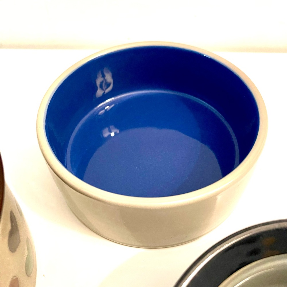 Set of 3 Ceramic Dog Bowls with Heart and Bone Designs - Picture 5 of 11